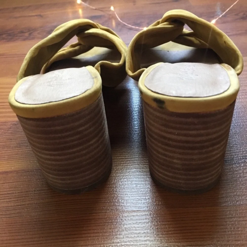 Madewell Mustard Yellow Knotted Suede Block Heel Sandals - Picture 5 of 8
